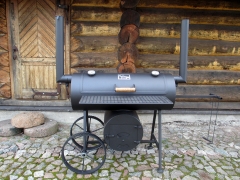 Vertical Smoker with chimneys